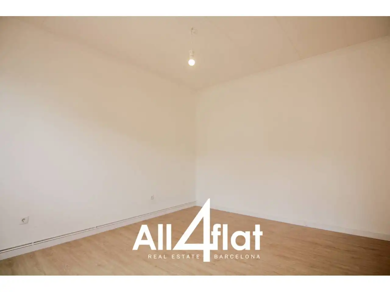 Bedroom of Flat for rent in Barcelona  with Heating, Parquet flooring and Alarm