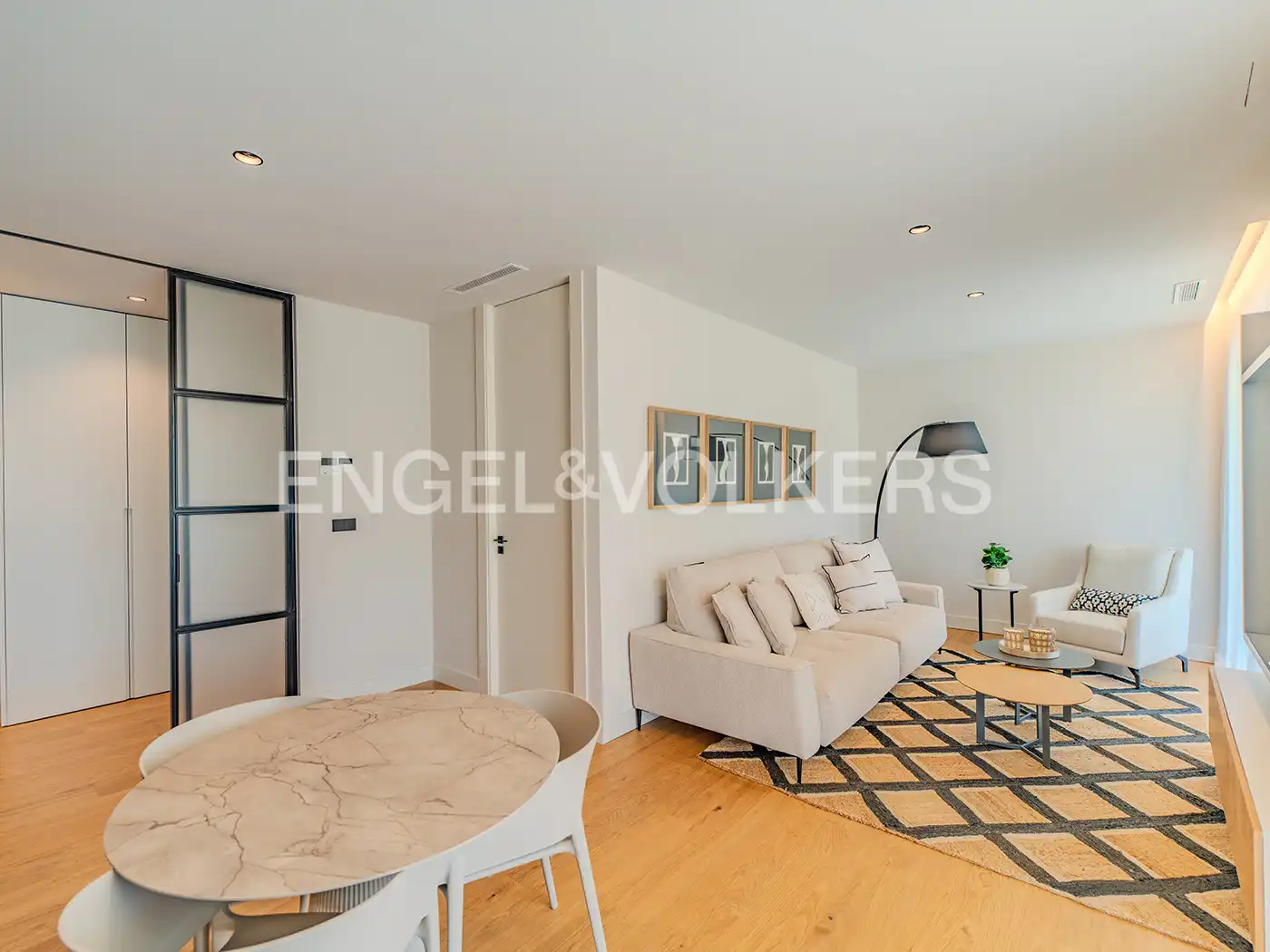 Sala d'estar de Casa o xalet en venda en Alicante / Alacant amb Aire condicionat, Calefacció i Jardí privat