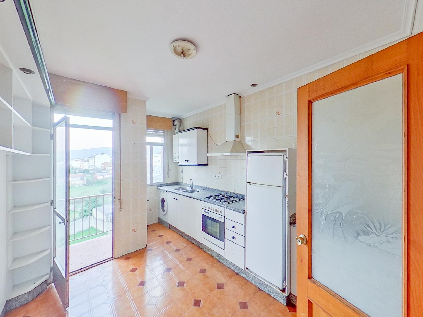 Kitchen of Flat for sale in Verín  with Terrace and Storage room