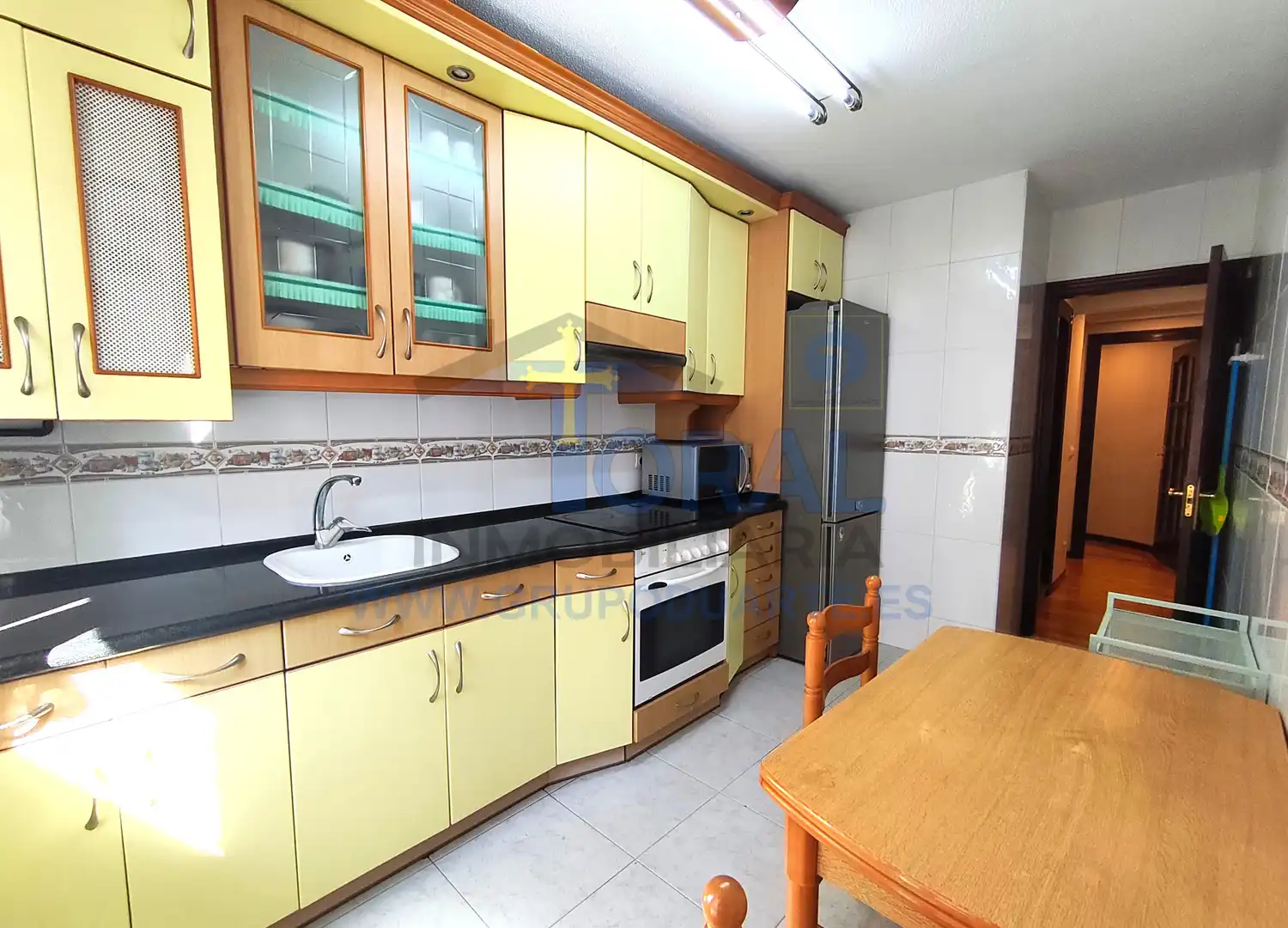 Küche von Wohnung zur Miete in Gijón  mit Heizung, Parkett und Möbliert