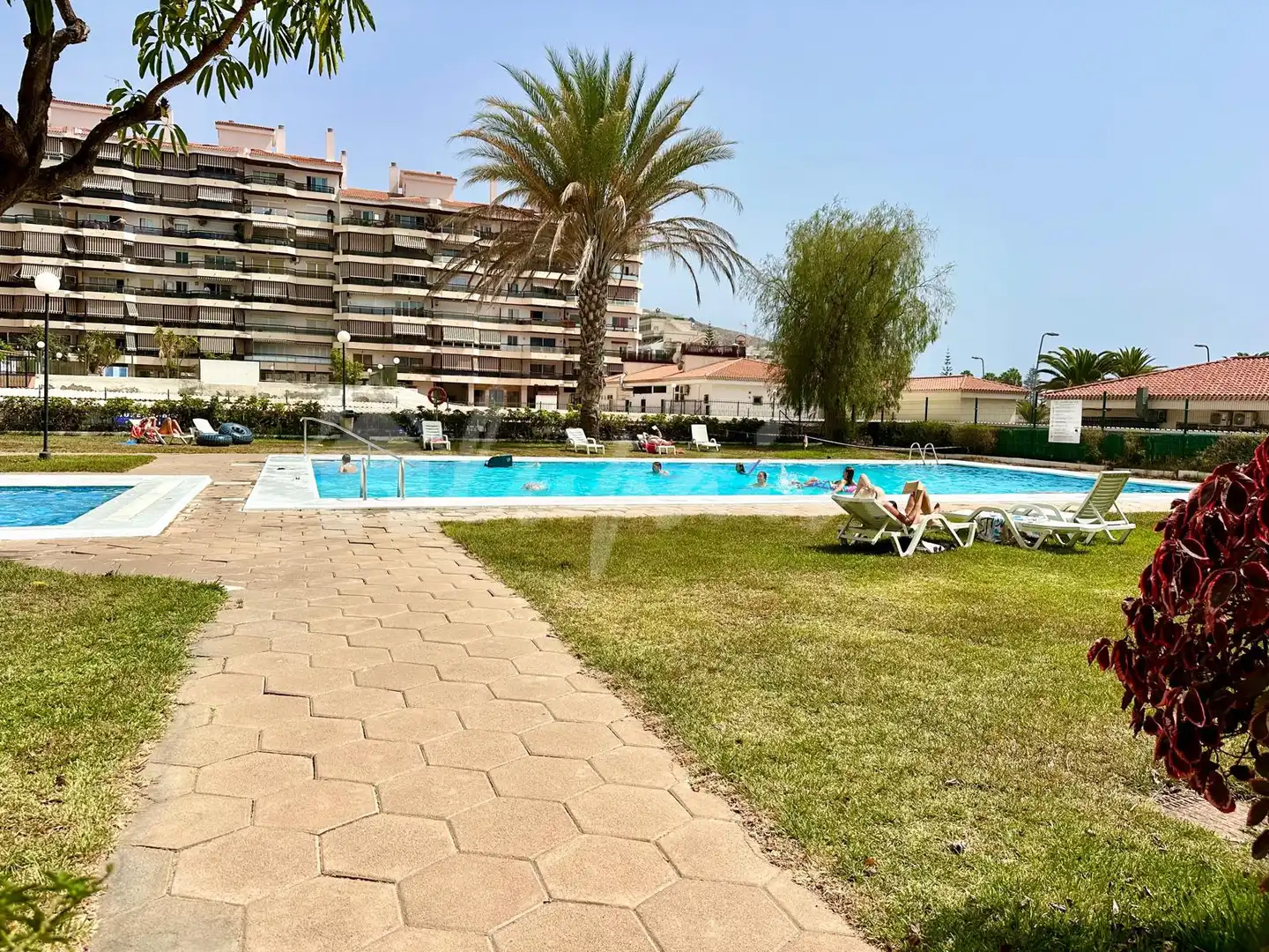 Piscina de Apartamento en venta en Arona