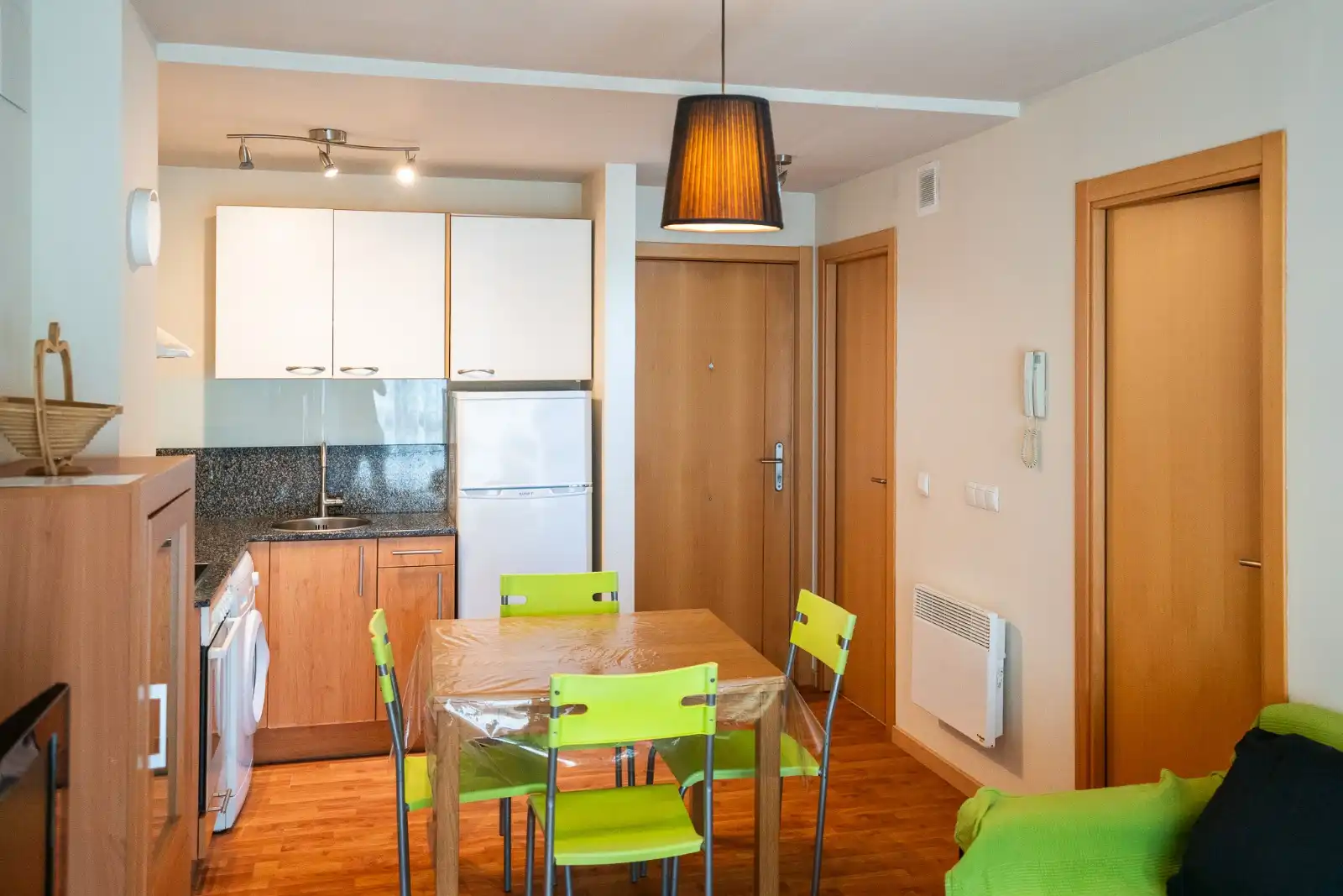 Cocina de Apartamento en venta en Val de San Vicente  con Calefacción, Parquet y Amueblado