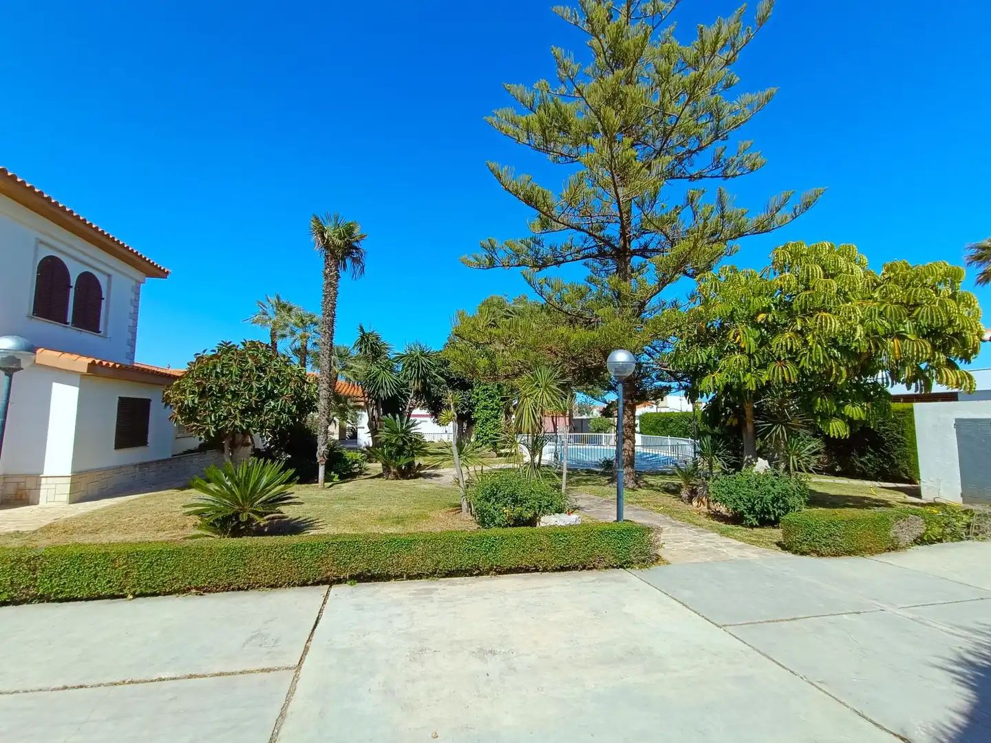 Vista exterior de Casa o chalet en venta en Vinaròs con Jardín privado, Terraza y Piscina