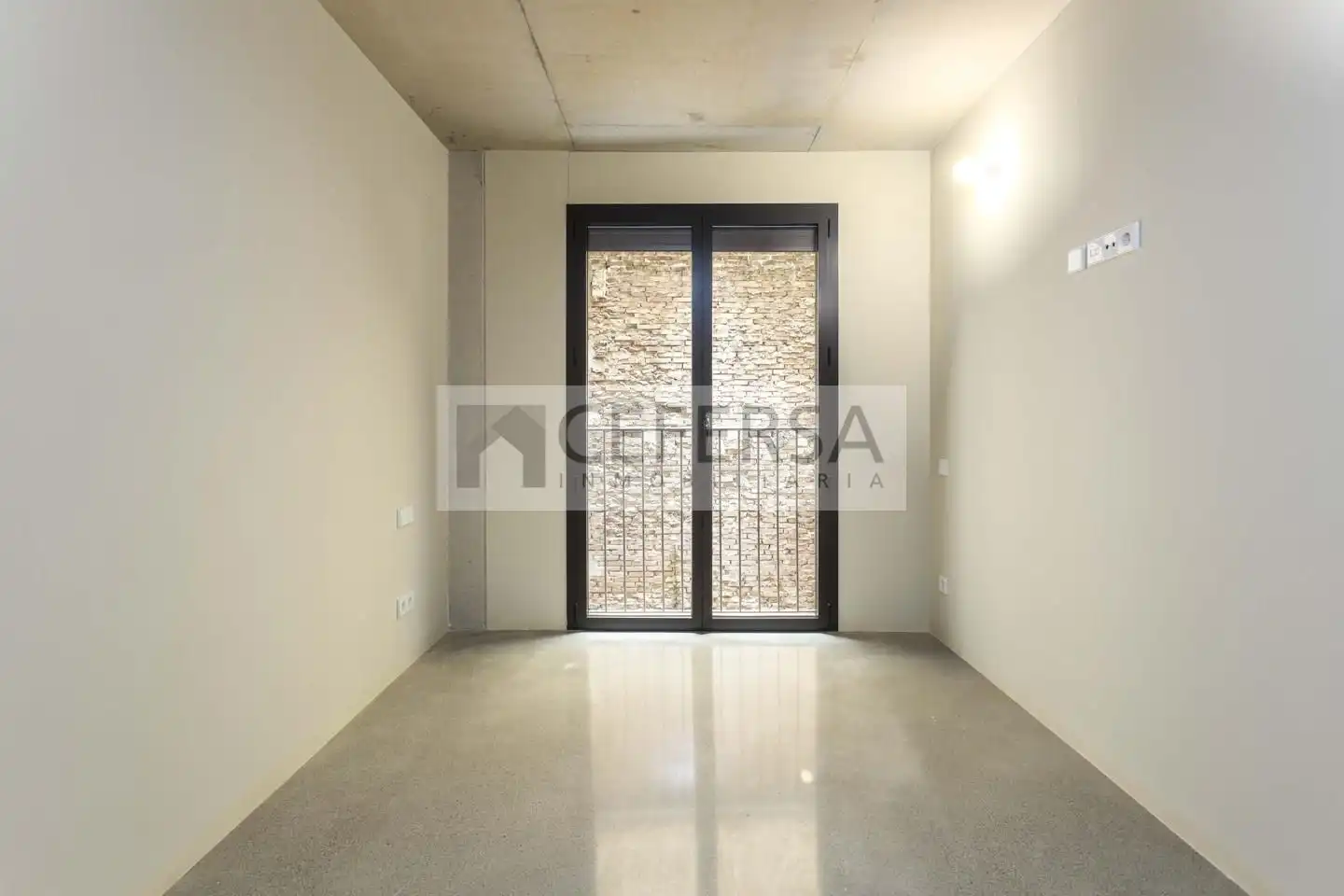 Planta baja en venta en De Sardenya, Sagrada Família