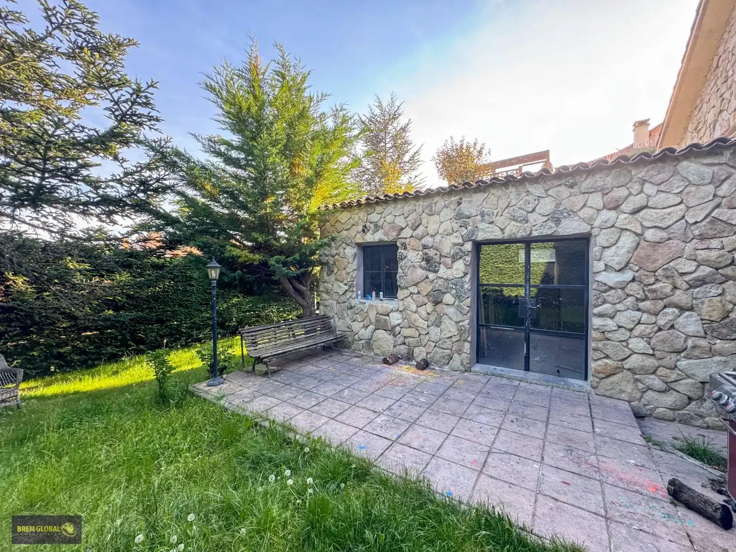 Vista exterior de Casa o xalet en venda en Bustarviejo amb Aire condicionat, Calefacció i Jardí privat
