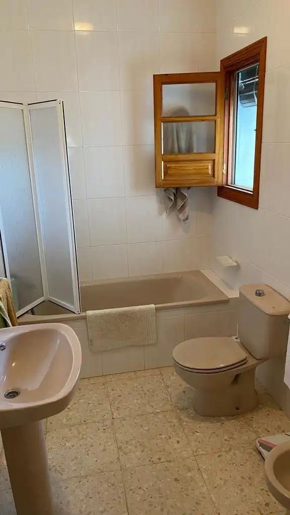 Baño de Finca rústica en venta en Baena con Jardín privado, Terraza y Piscina