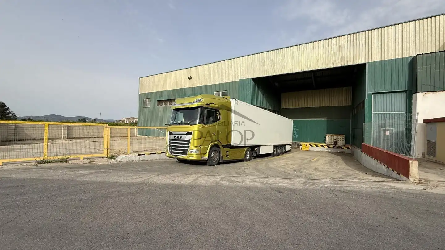 Vista exterior de Nave industrial en venta en La Pobla Llarga