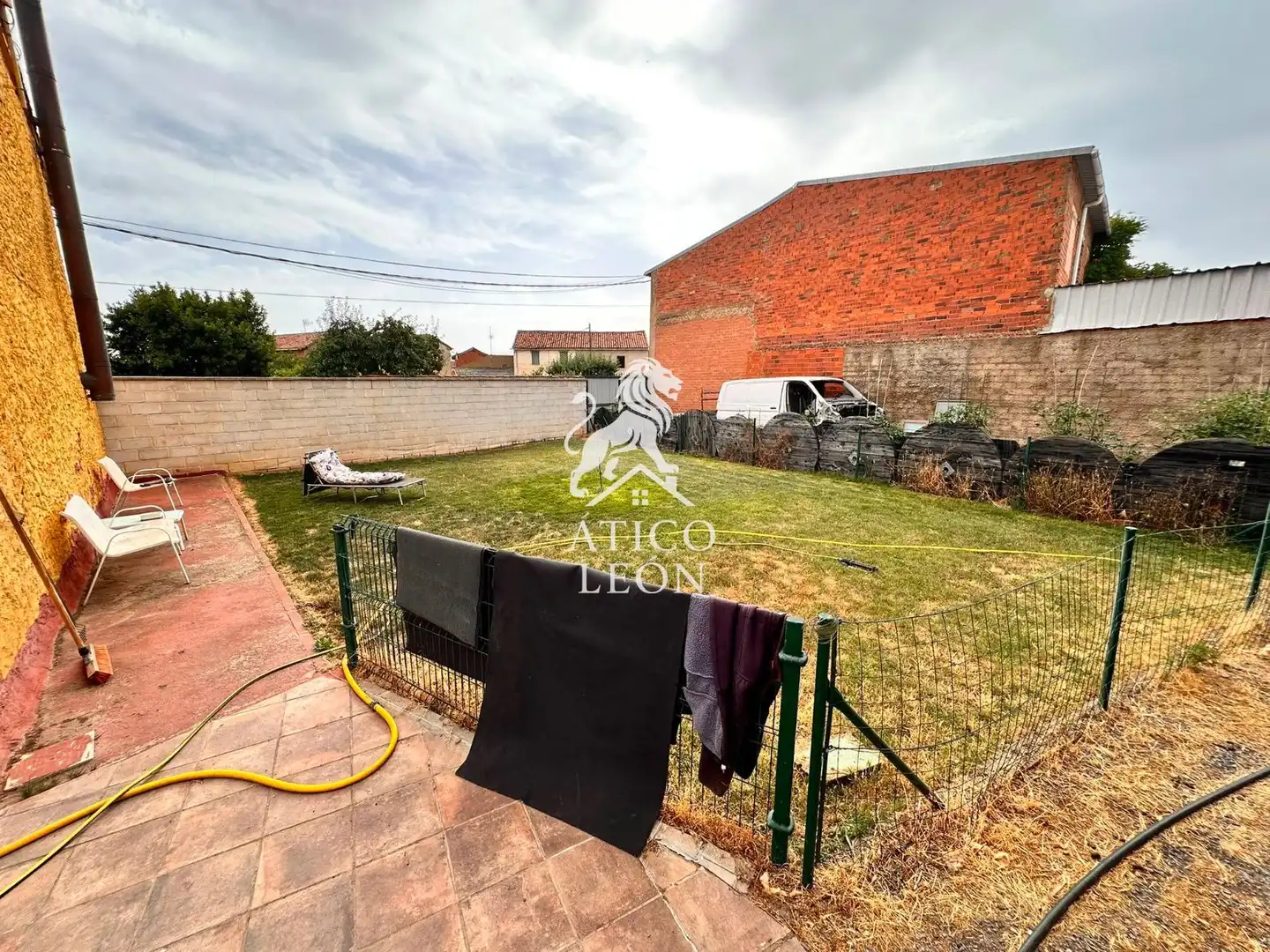 Houses for sale in Valdefresno  with Heating, Private garden and Storage room