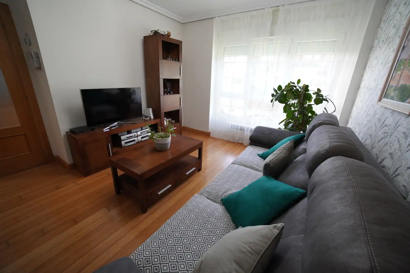 Sala d'estar de Casa adosada en venda en Corvera de Asturias amb Calefacció, Jardí privat i Parquet