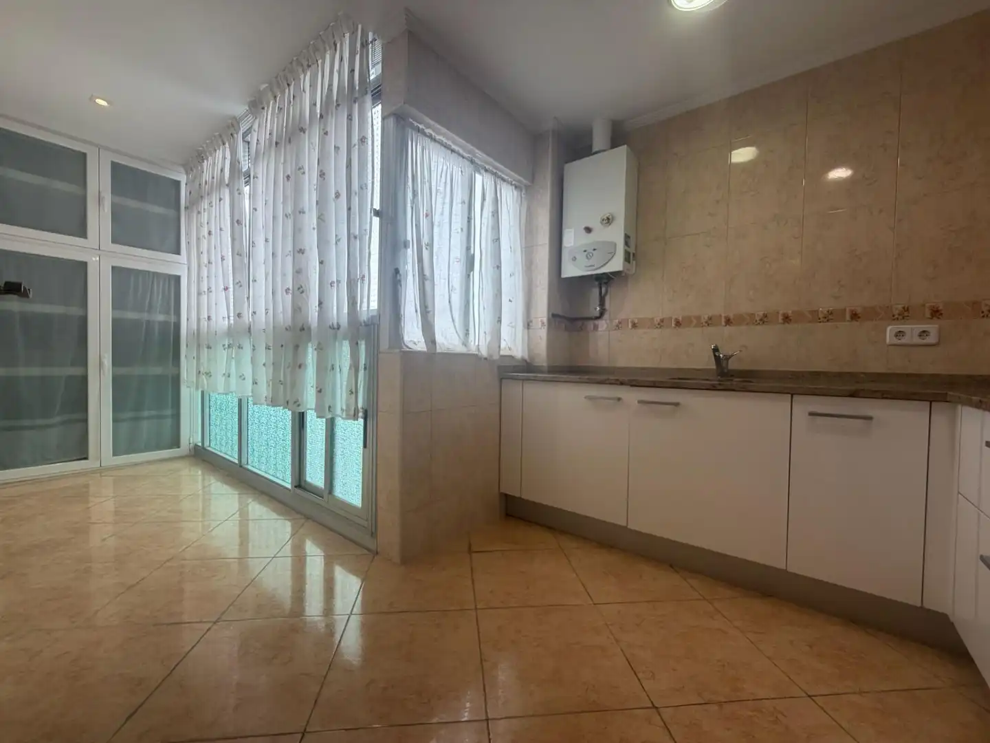 Cocina de Piso en venta en Madrid con Calefacción, Parquet y Terraza