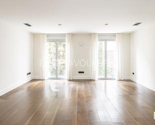 Sala d'estar de Apartament de lloguer en  Madrid Capital amb Aire condicionat, Calefacció i Parquet