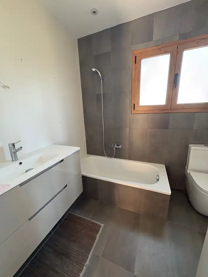 Bany de Casa o xalet en venda en Vimbodí i Poblet amb Aire condicionat, Calefacció i Jardí privat