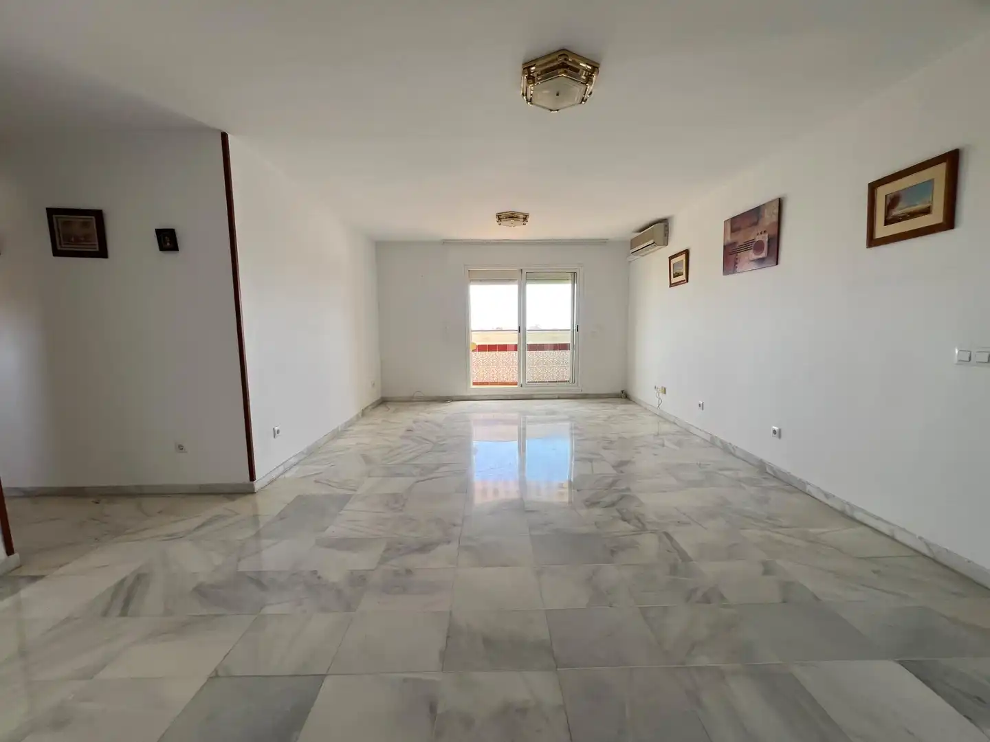Wohnzimmer von Dachboden zum Verkauf in Torremolinos mit Klimaanlage, Heizung und Terrasse