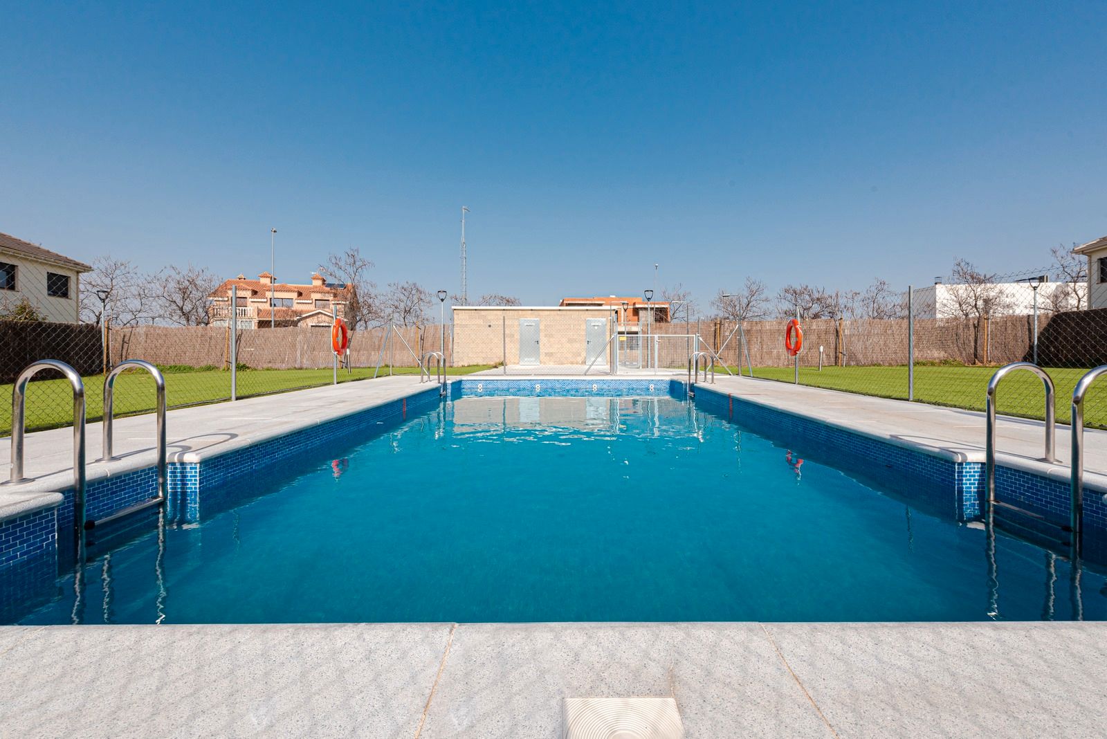 Swimming pool of Flat for sale in Aranjuez  with Air Conditioner, Terrace and Balcony