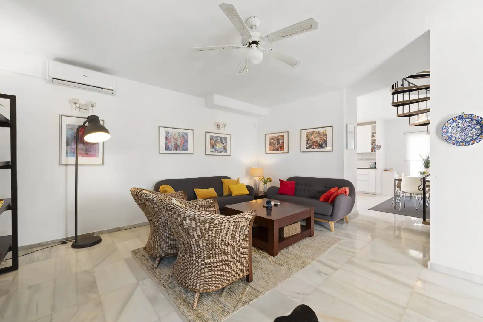 Sala d'estar de Casa o xalet en venda en Mijas amb Aire condicionat, Terrassa i Piscina