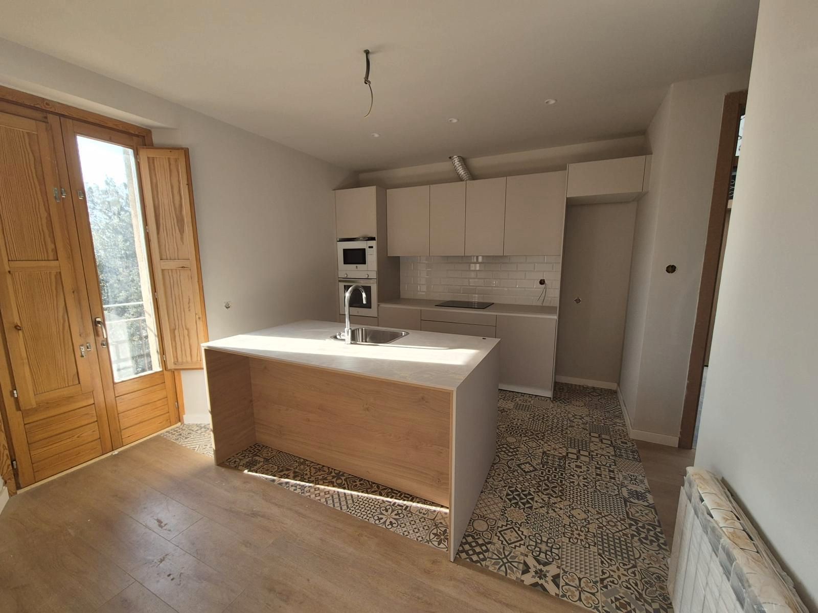 Kitchen of Flat for sale in Vic  with Heating, Oven and Microwave