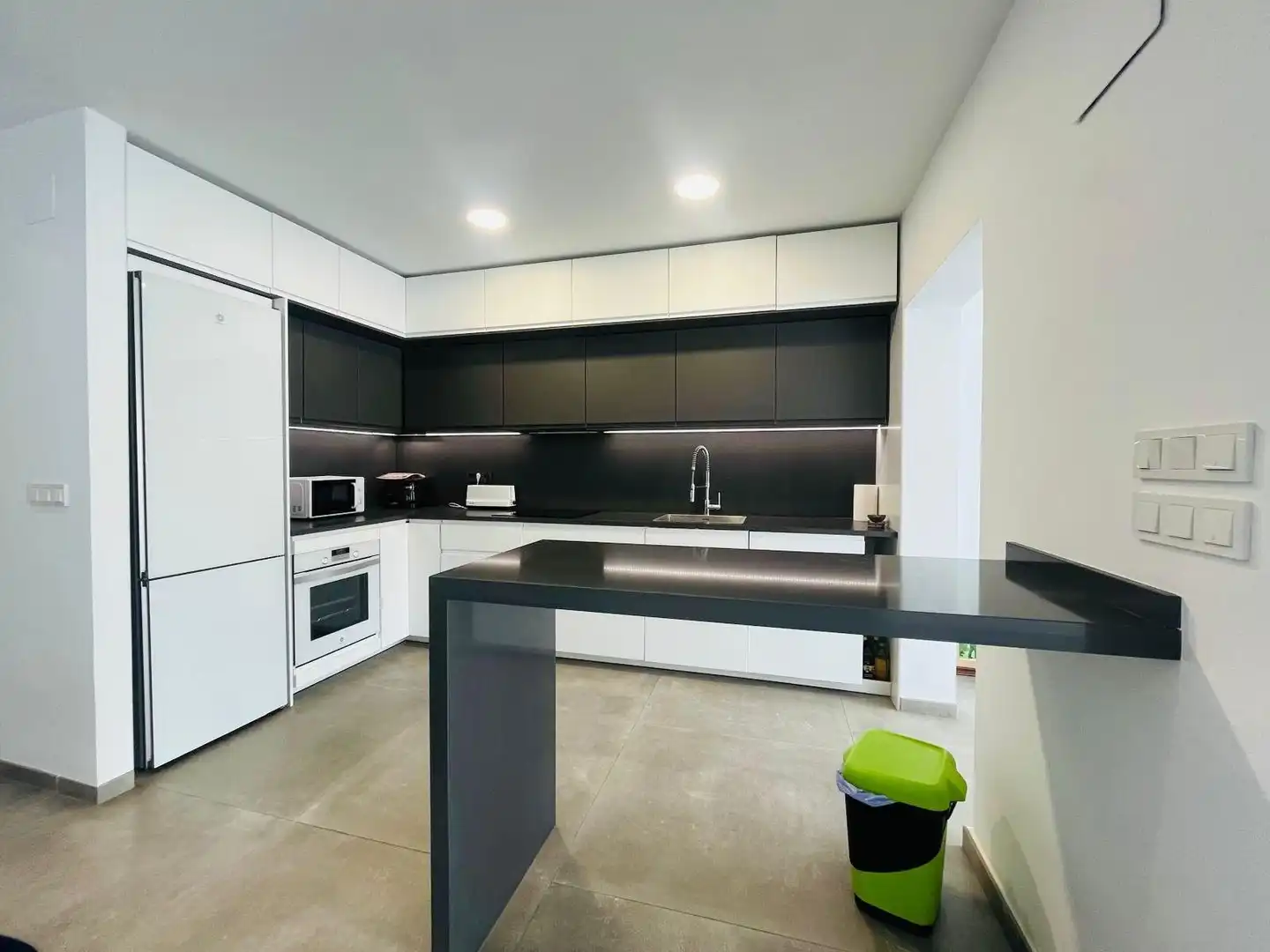 Cocina de Casa adosada en venta en L'Alfàs del Pi con Aire acondicionado, Calefacción y Jardín privado