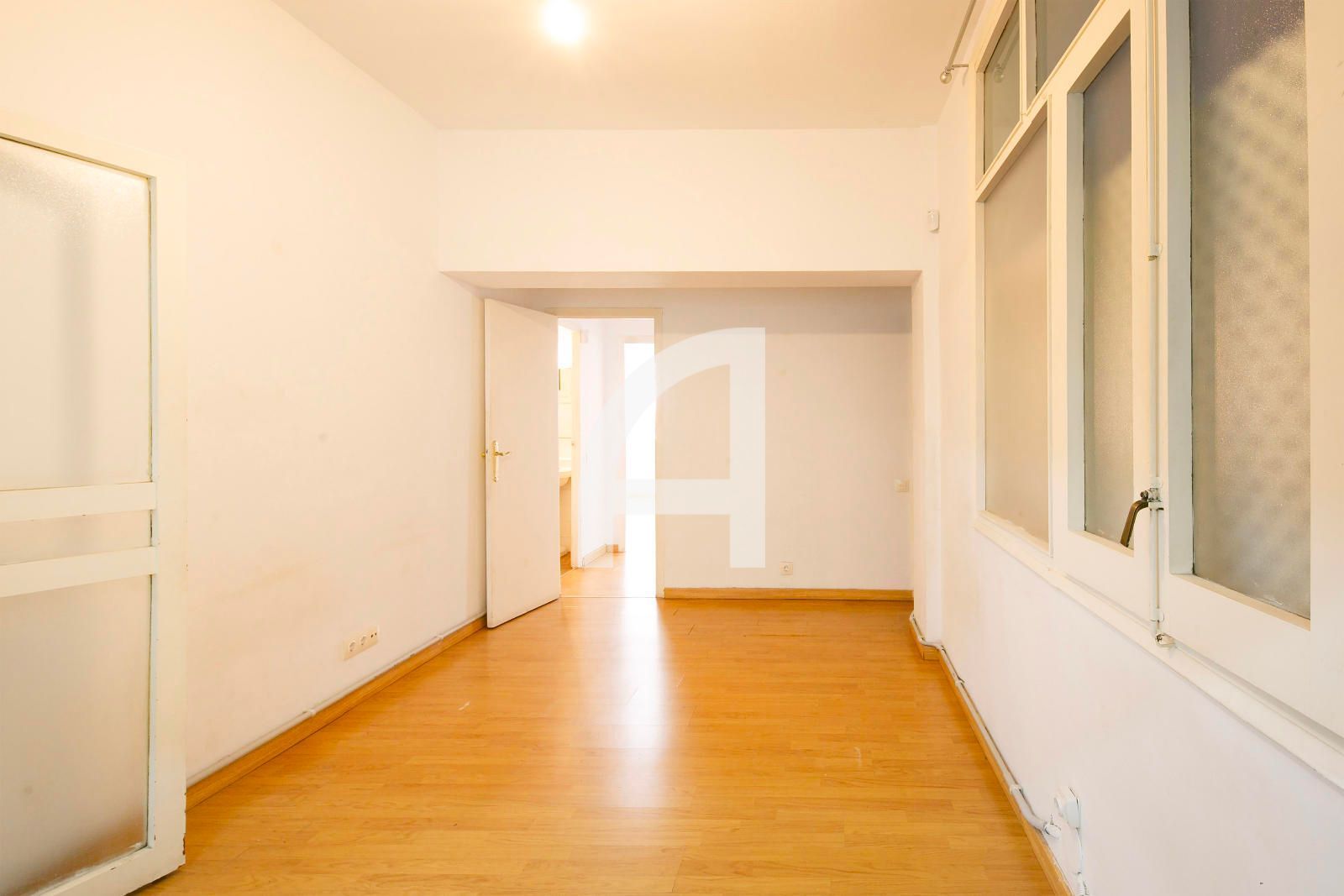 Bedroom of Flat for sale in  Barcelona Capital  with Parquet flooring