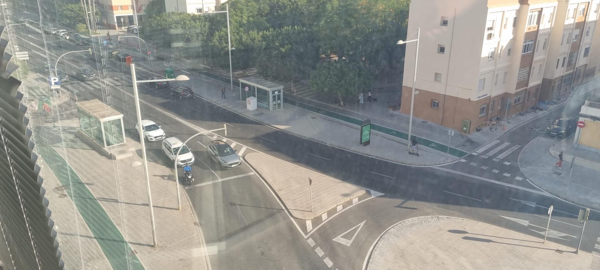 Exterior view of Office for sale in  Cádiz Capital  with Air Conditioner