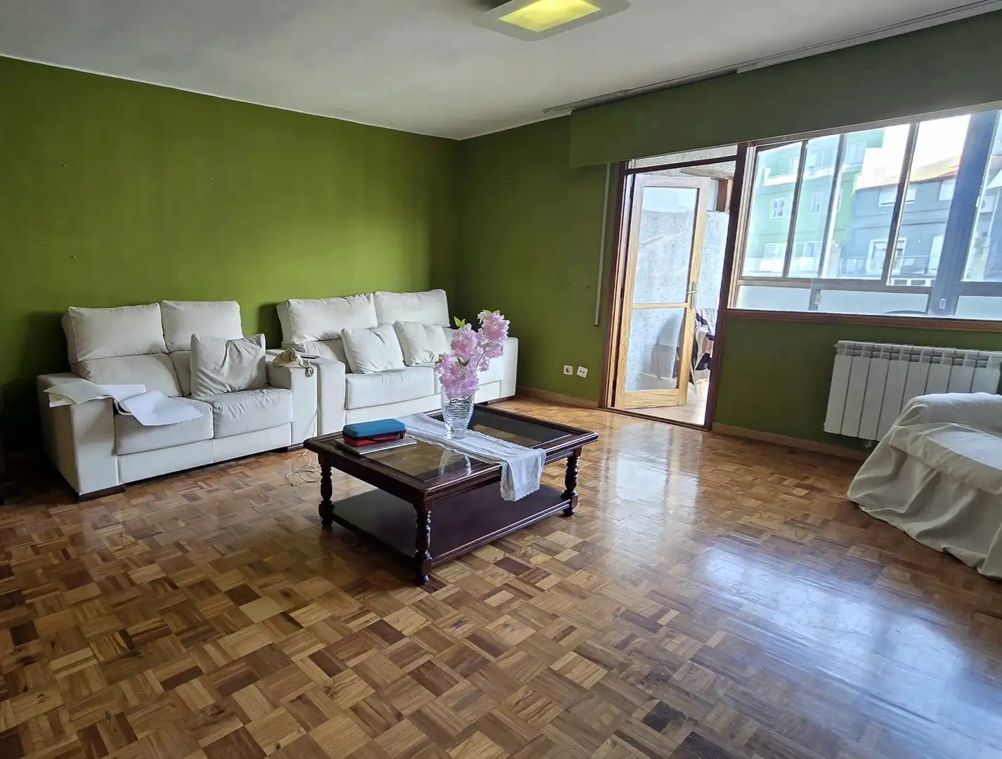 Wohnzimmer von Wohnung zum Verkauf in Vigo  mit Heizung, Parkett und Abstellraum