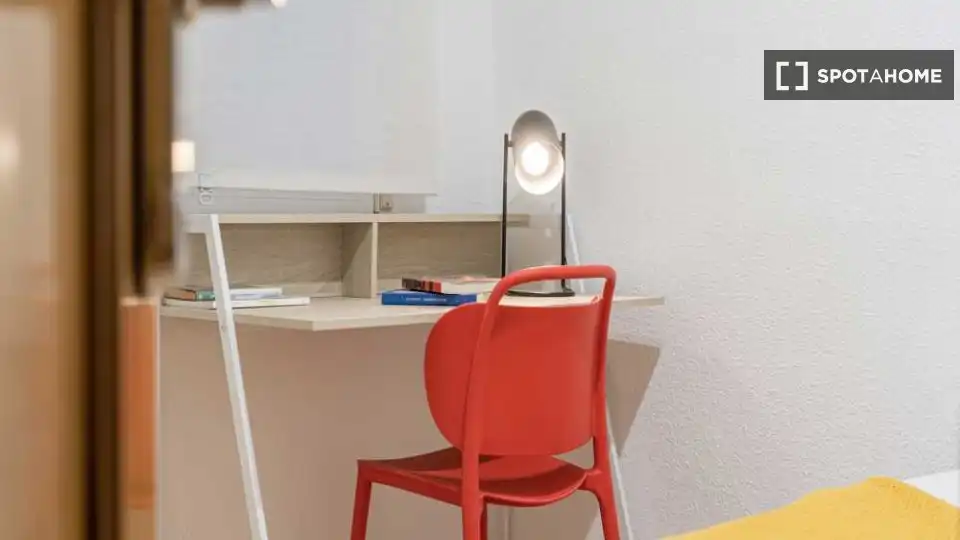 Bedroom of Flat for share in Madrid  with Air Conditioner, Terrace and Furnished