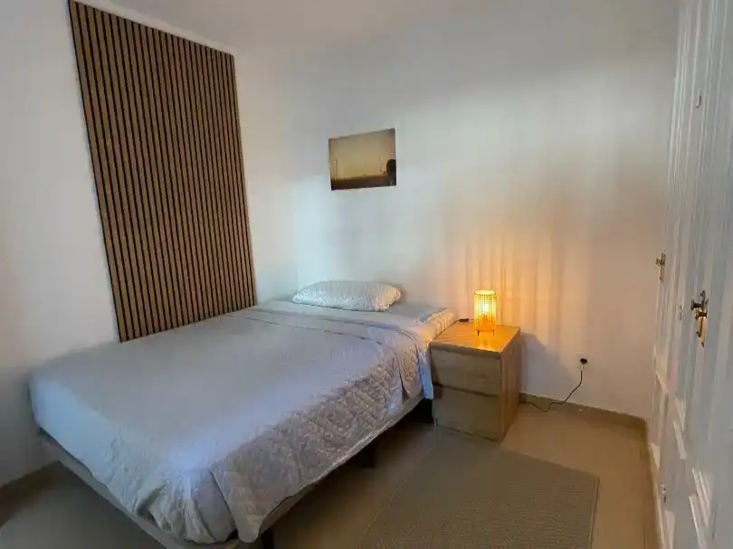 Habitación de Piso de alquiler en Benalmádena con Aire acondicionado, Piscina y Amueblado