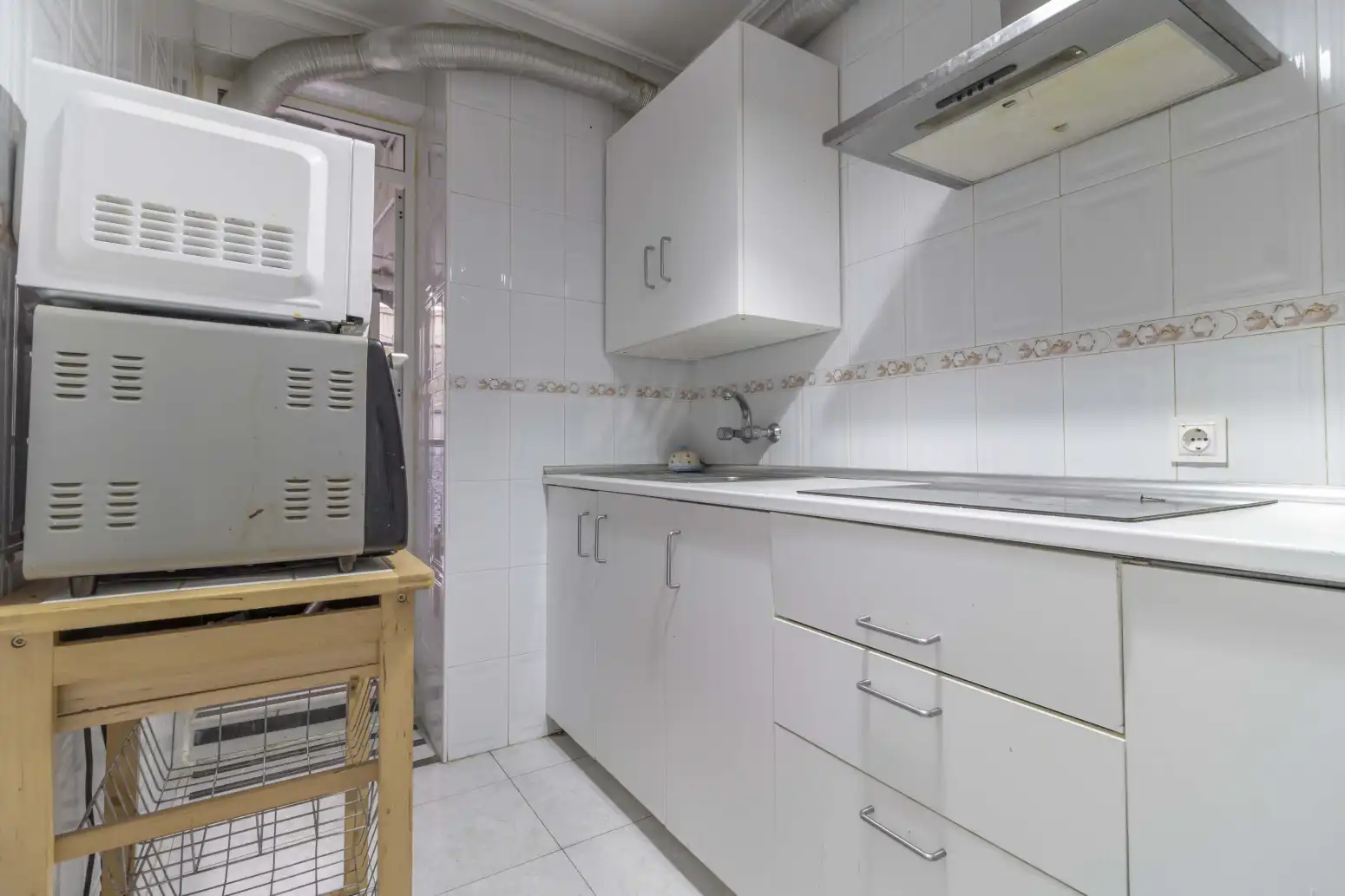 Cuina de Pis de lloguer en Sevilla amb Aire condicionat, Terrassa i Moblat