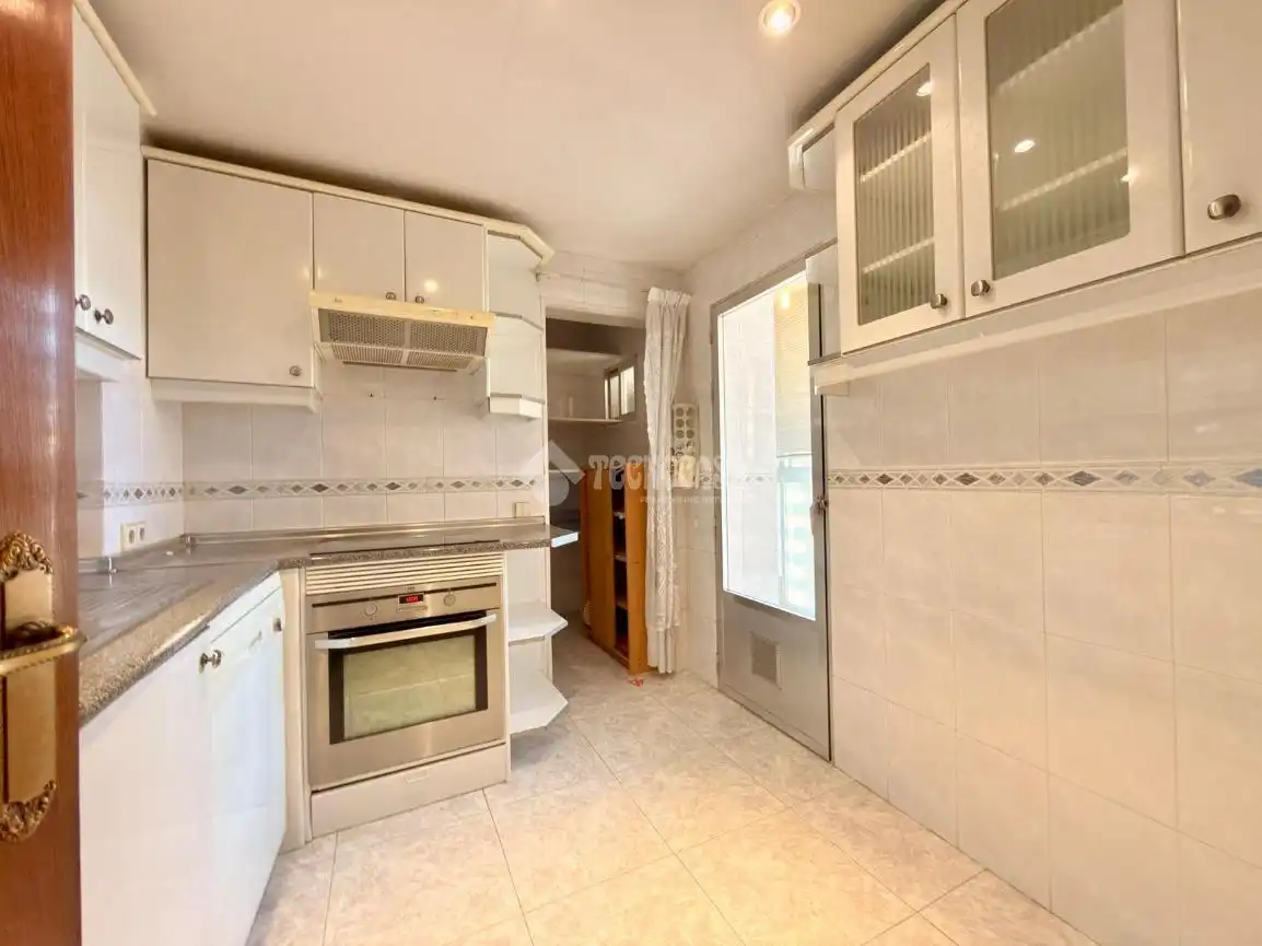 Cocina de Piso en venta en Madrid con Calefacción, Parquet y Terraza