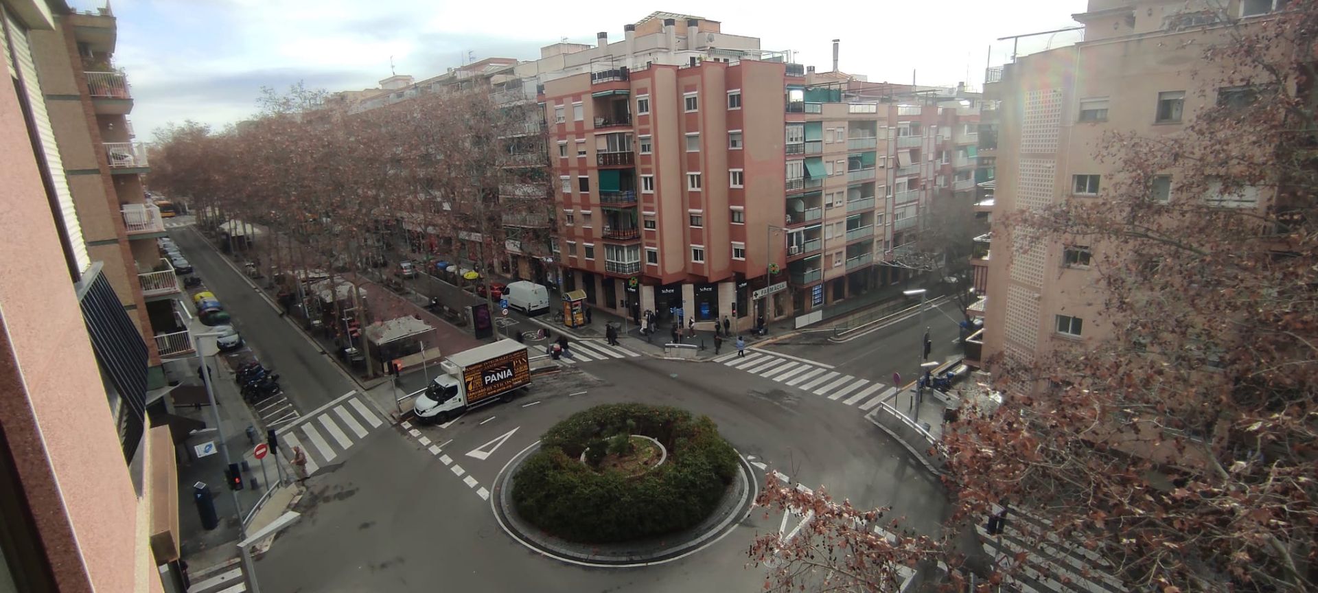 Exterior view of Flat for sale in Santa Coloma de Gramenet  with Balcony