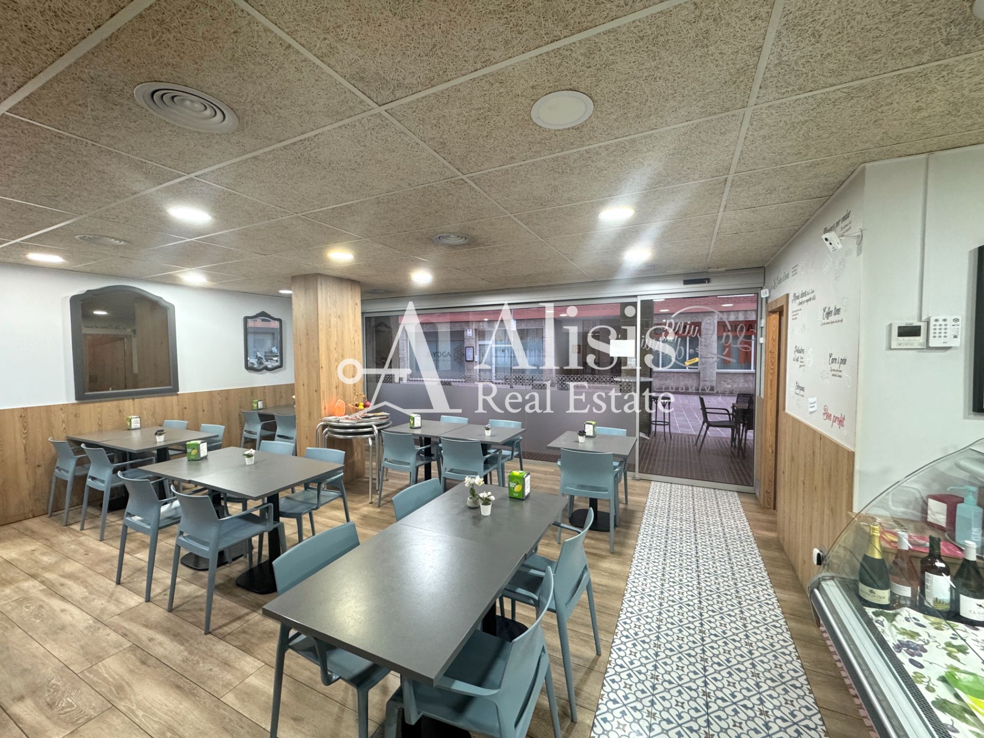 Local en venda en Molins de Rei amb Aire condicionat, Calefacció i Moblat