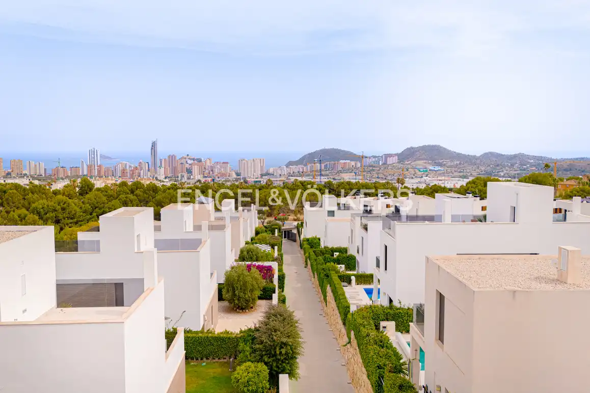 Detached house with pool for sale in Calle Copenhague, imagen 40
