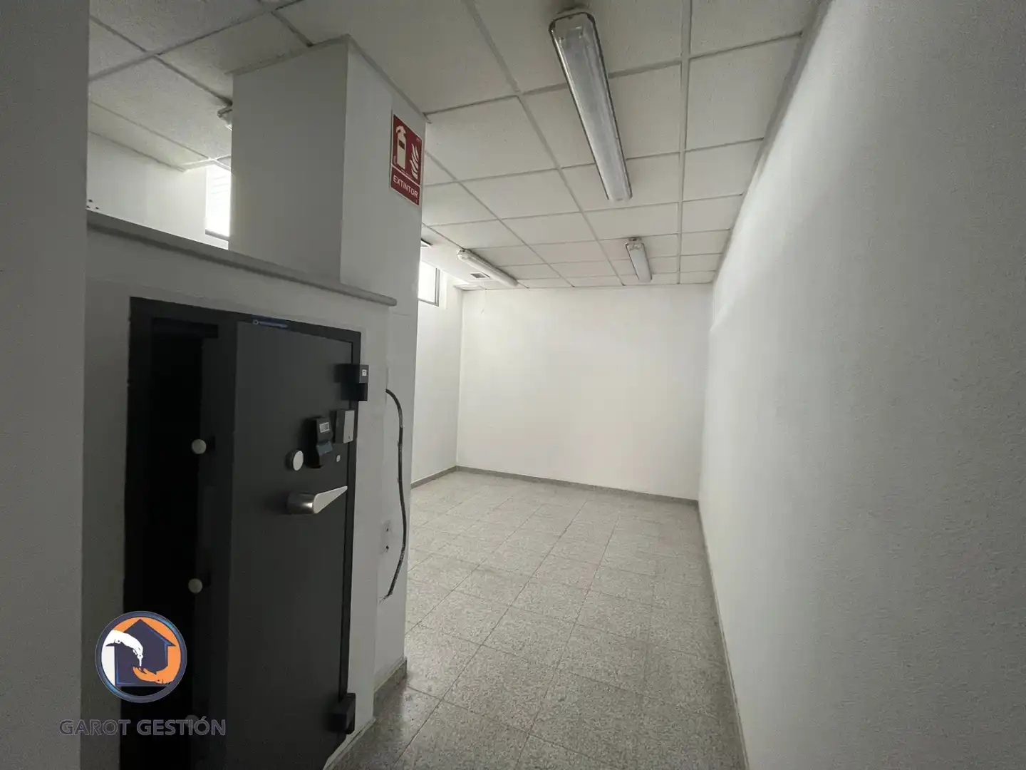 Commercial properties for sale in San Fernando de Henares  with Air Conditioner and Internet