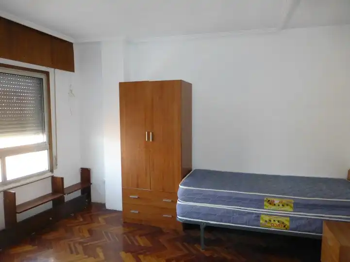 Habitación de Piso de alquiler en Zaragoza con Calefacción, Parquet y Amueblado