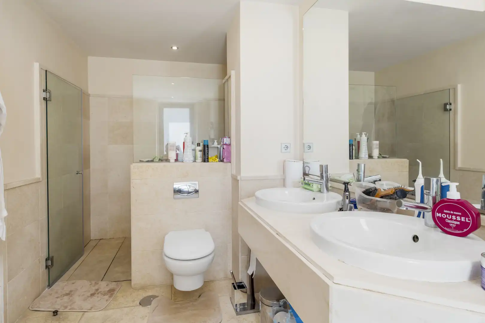 Badezimmer von Dachboden zum Verkauf in Benahavís mit Klimaanlage, Heizung und Terrasse
