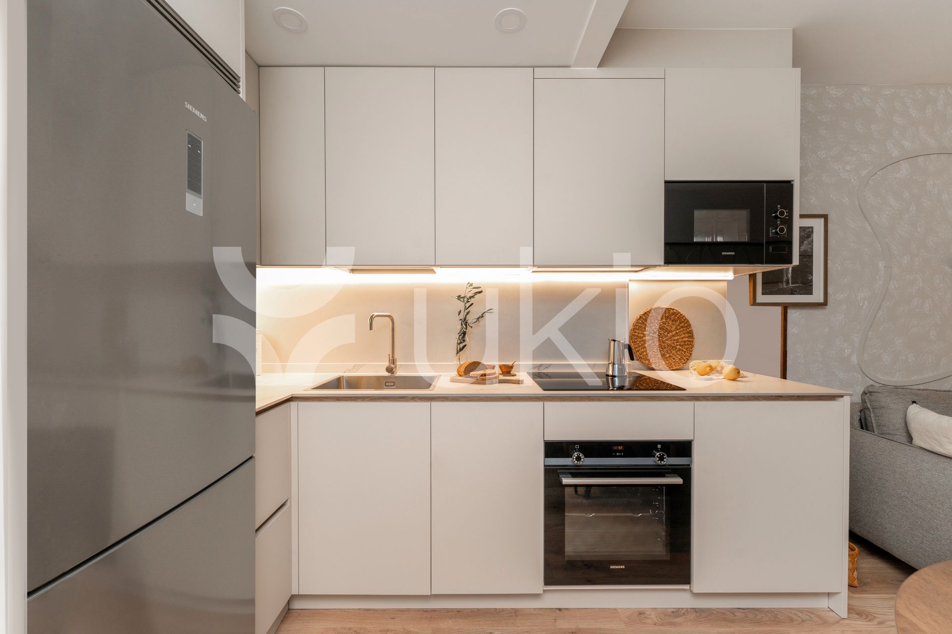 Cuina de Apartament de lloguer en  Madrid Capital amb Aire condicionat, Calefacció i Moblat