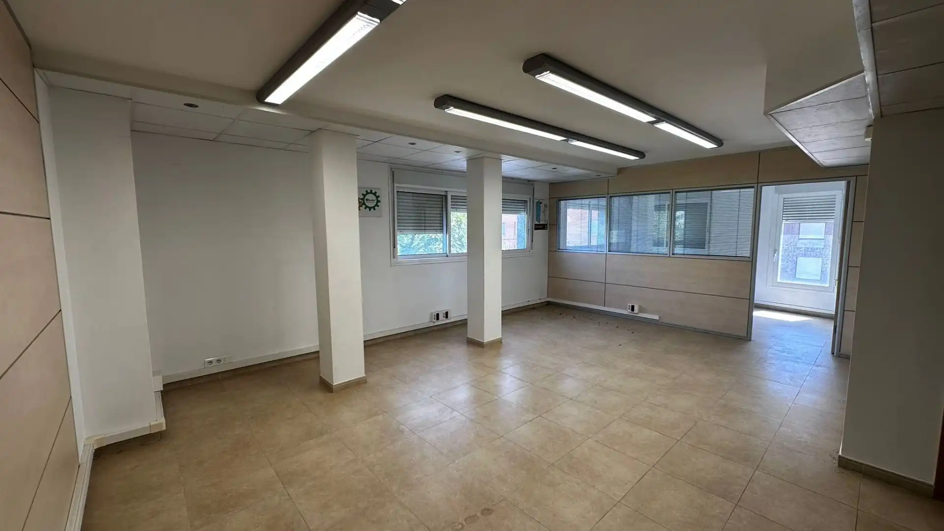 Office for rent in Tortosa  with Air Conditioner