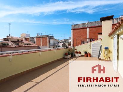 Vista exterior de Àtic en venda en Arenys de Mar amb Aire condicionat, Terrassa i Balcó