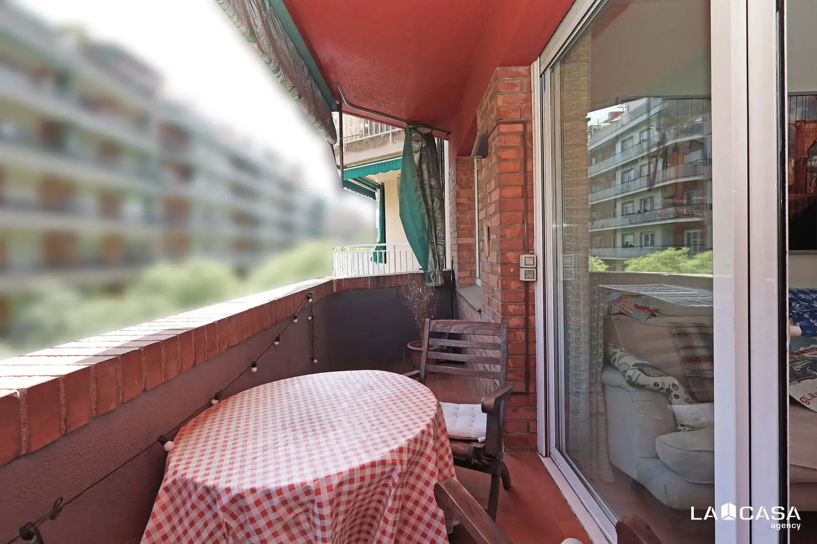 Piso con terraza en venta en Carrer de Casp