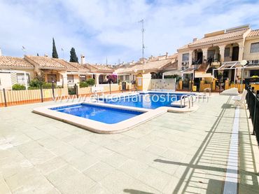 Doppelhaushälfte mit Pool zum Verkauf in Carrer el Moll