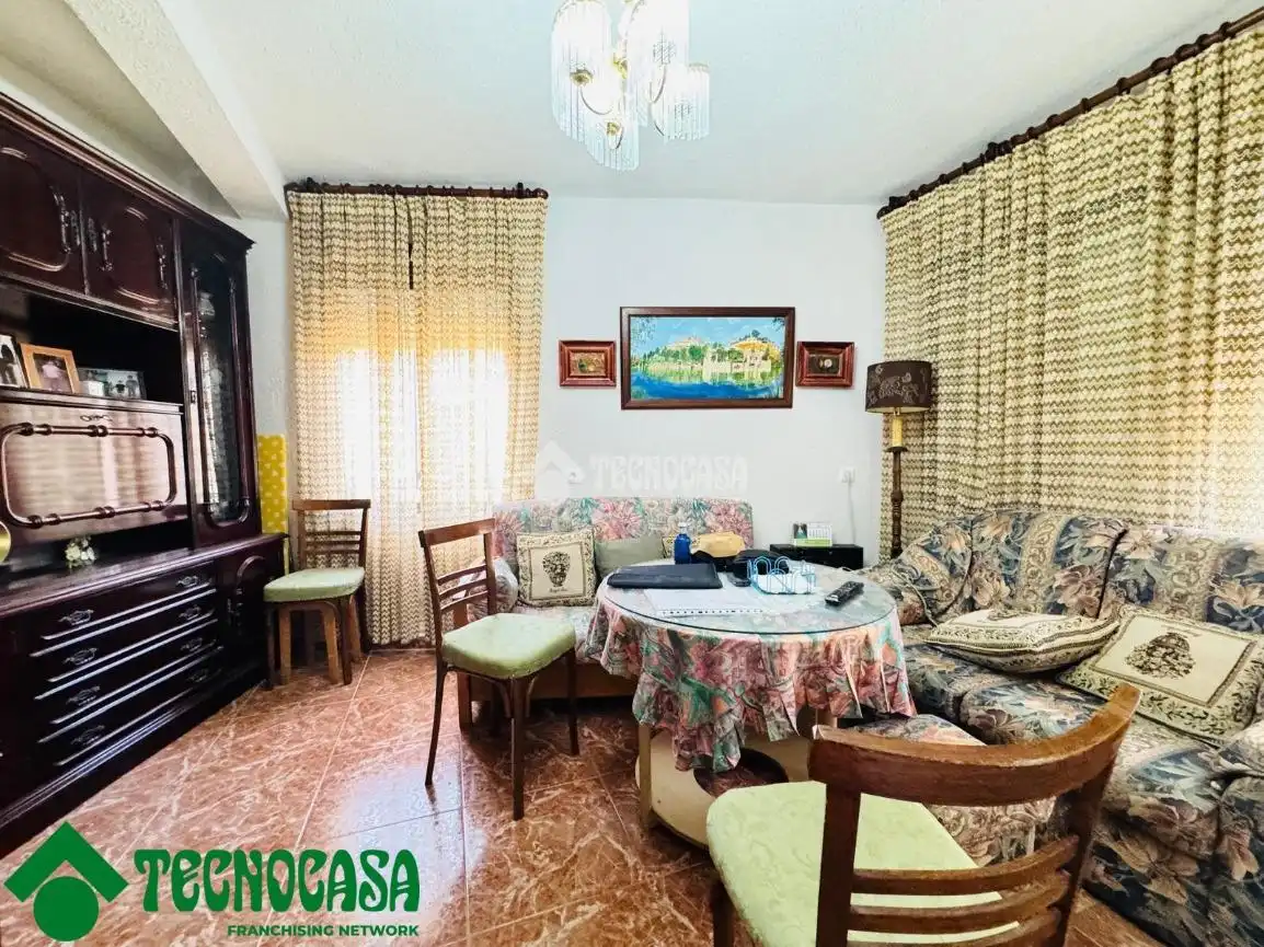 Sala de estar de Casa adosada en venta en Los Navalmorales con Aire acondicionado y Terraza