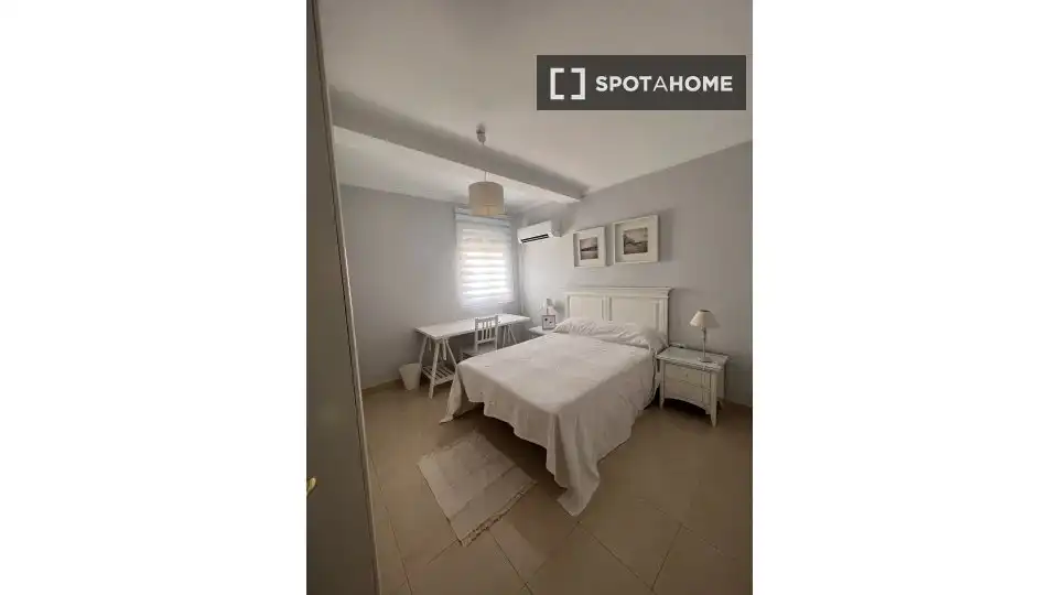 Room in La Calzada - La Florida