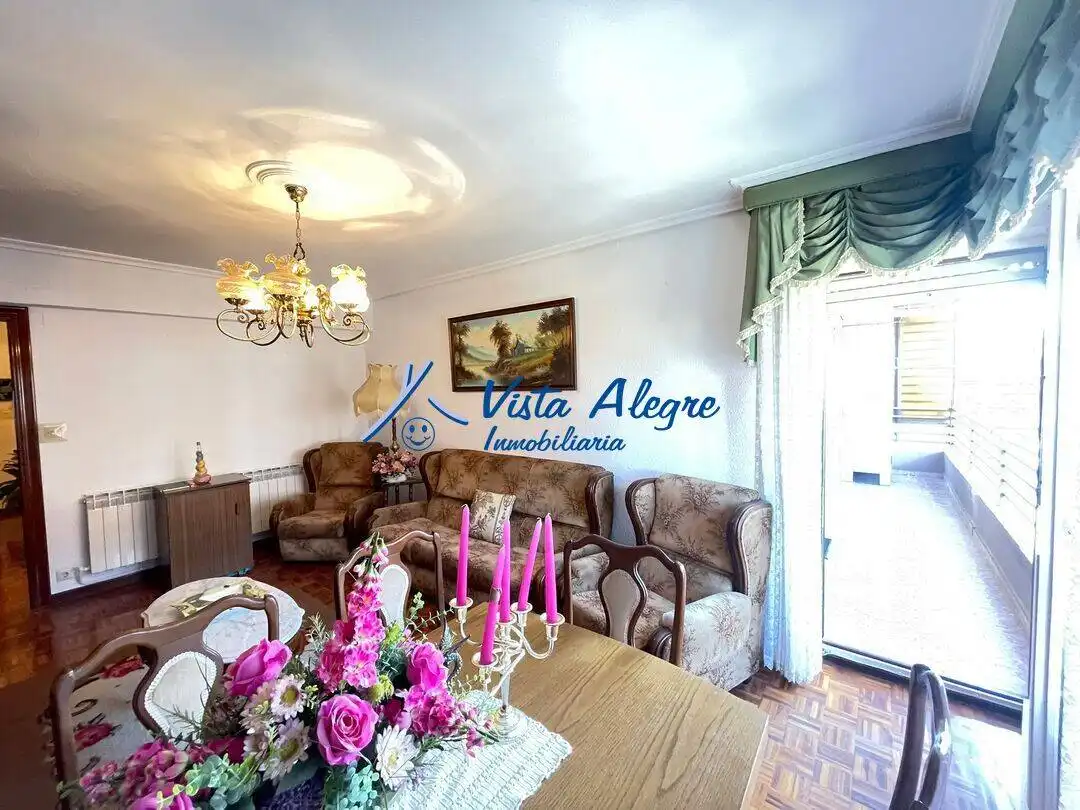 Sala de estar de Piso en venta en Haro con Calefacción, Terraza y Amueblado