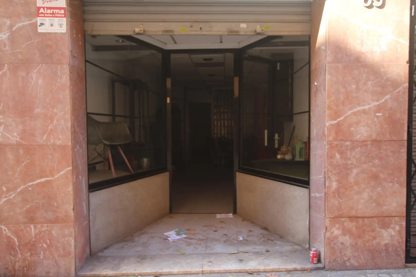 Gewerbefläche zum Verkauf in Carrer de Besalú, imagen 2
