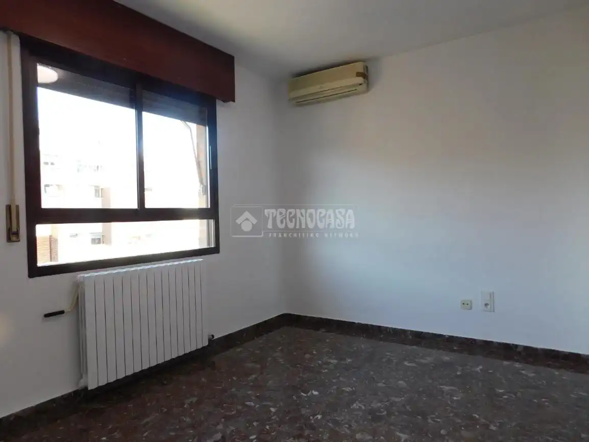Bedroom of Flat for sale in Zaragoza  with Air Conditioner, Heating and Terrace
