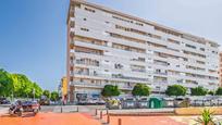 Vista exterior de Pis en venda en  Sevilla Capital amb Aire condicionat, Jardí privat i Terrassa