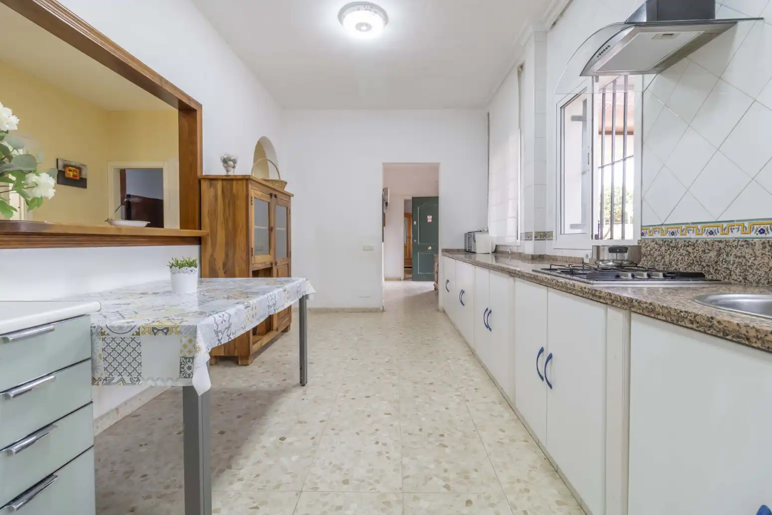 Kitchen of Houses for sale in Carmona  with Air Conditioner, Private garden and Swimming Pool