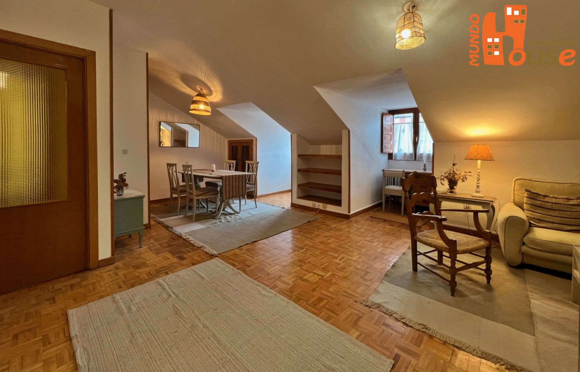 Sala d'estar de Pis de lloguer en Real Sitio de San Ildefonso amb Calefacció, Parquet i Moblat