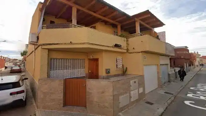 Adosado en venta en Calle Río Besos 18