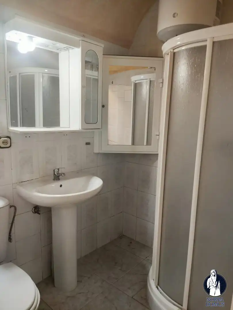 Bany de Casa o xalet en venda en Cáceres amb Aire condicionat, Traster i Moblat