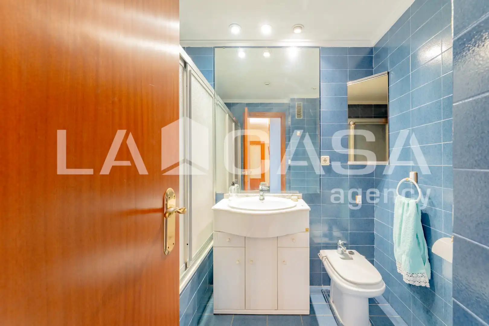 Flat for sale in Valencia  with Air Conditioner and Balcony
